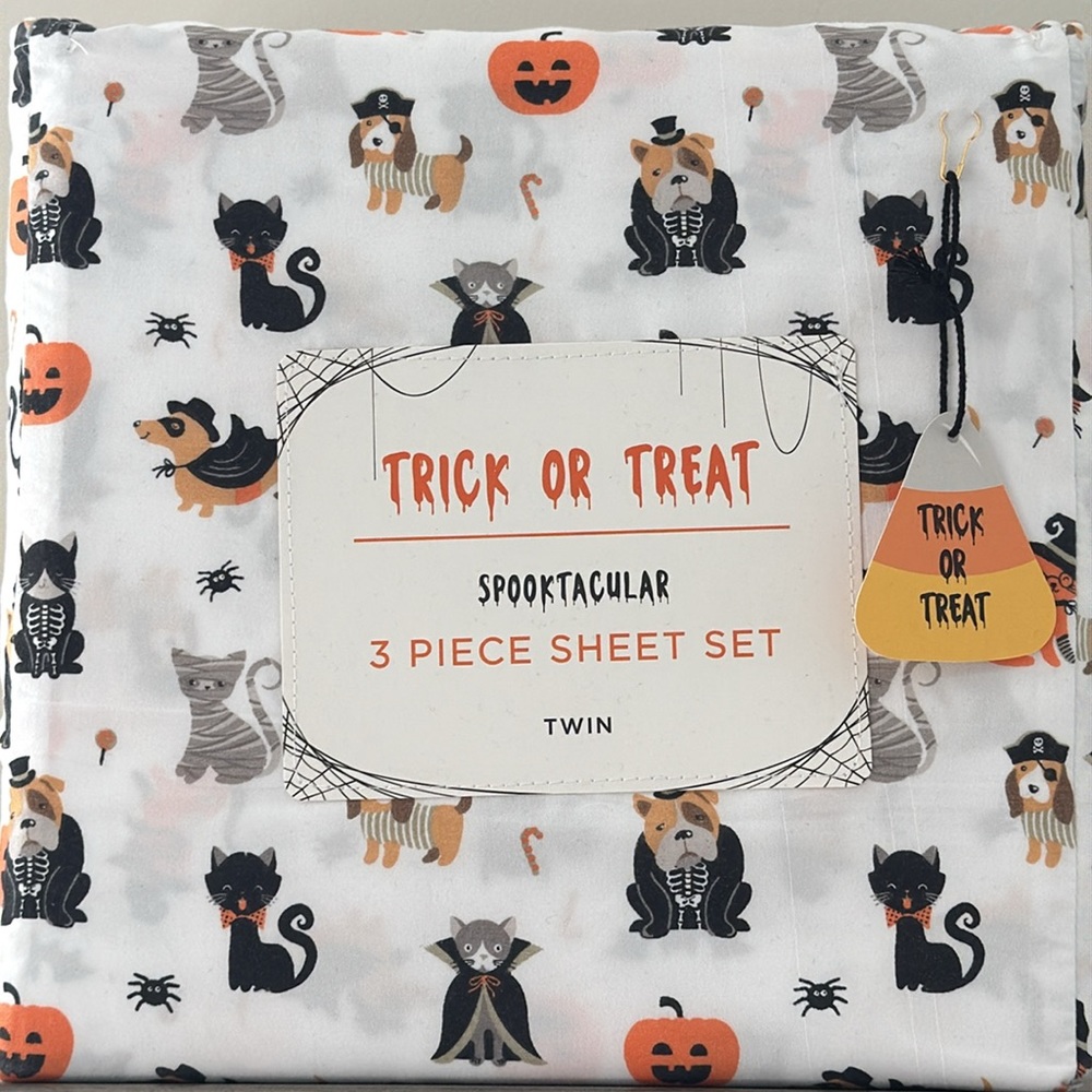 NEW Cats and Dogs Halloween Trick or Treat Twin Sheet Set